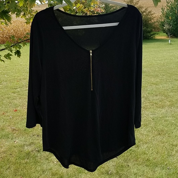 Tops - Tunic V neck 2XL black with gold zipper accent